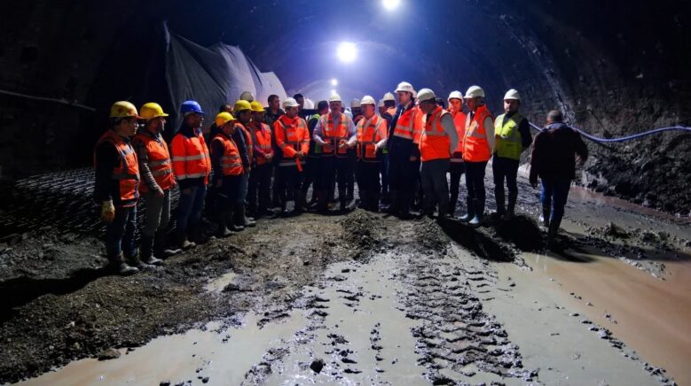 bayburt group insaatin 13 yildir tamamlayamadigi kop tunelinde valiler incelemelerde bulundu h7uN8k4b