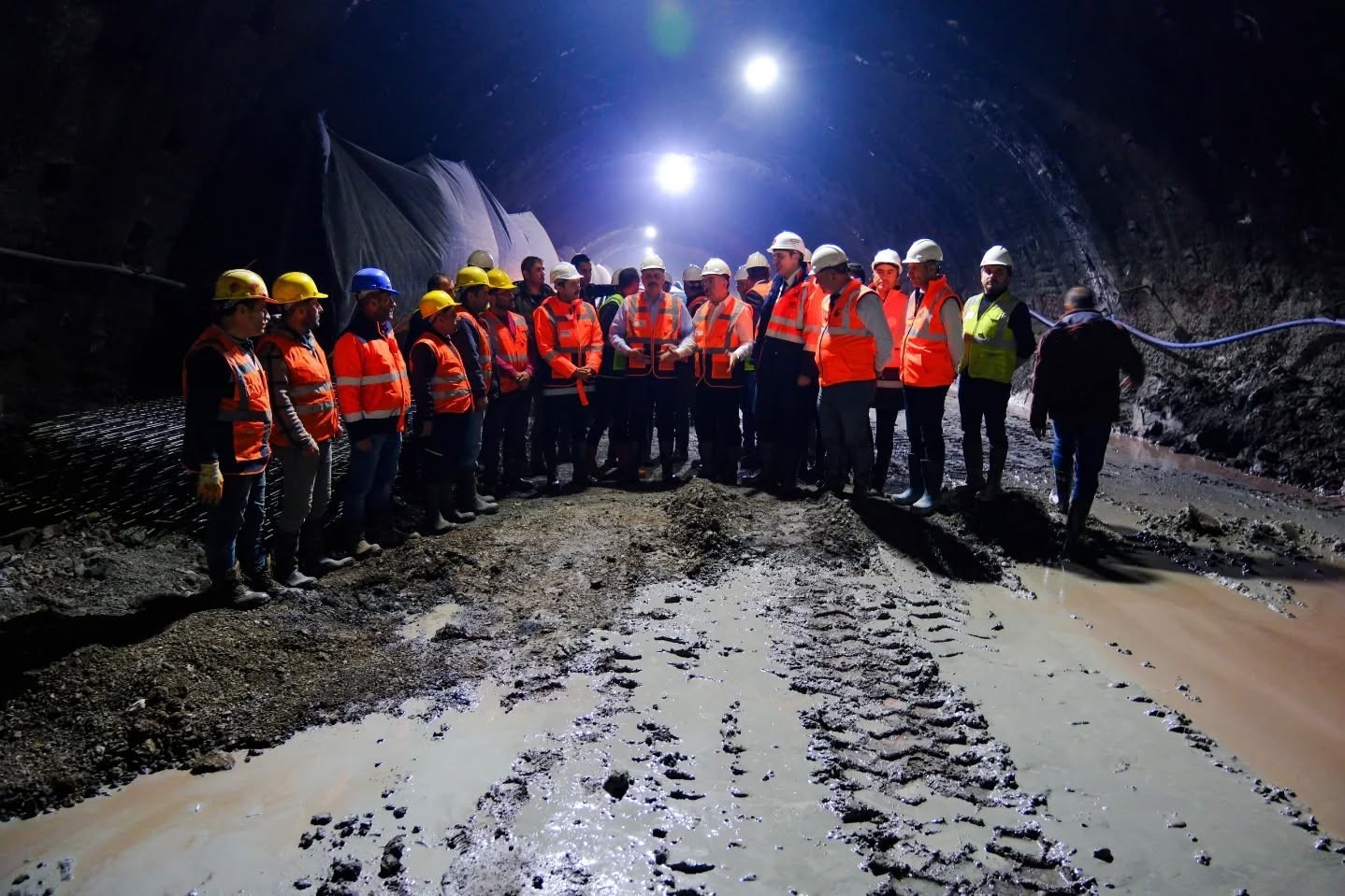 bayburt group insaatin 13 yildir tamamlayamadigi kop tunelinde valiler incelemelerde bulundu h7uN8k4b