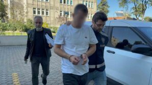 birahanedeki mac tartismasinda fizik muhendisi bicakla agir yaralandi REaBWCTz