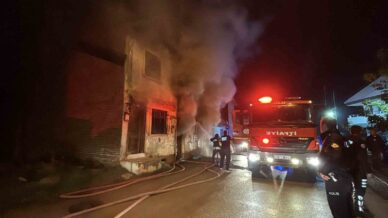 boluda 2 katli ahsap evde sobadan kaynakli yangin cikti 1 yarali FlaH5FwP