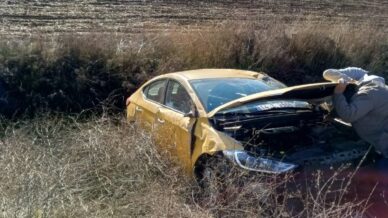 boluda ticari taksi tarlaya uctu 3TMrSvDW