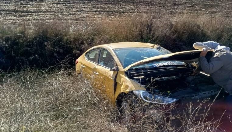 boluda ticari taksi tarlaya uctu 3TMrSvDW