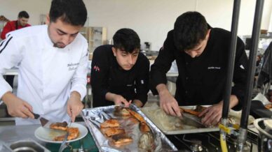 coruhun incisi somon genc sef adaylarinin ellerinde yaristi t7Rp37Au