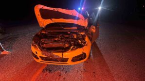 corumda otomobil yola cikan danaya carpti 2 yarali EjzeBcir