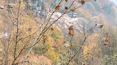 dere yataklarina mesken atik ve moloz dokuluyor bG1N641F