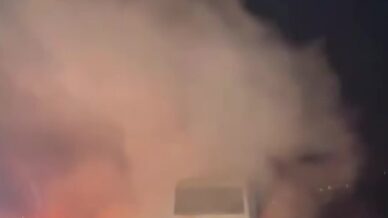 dumanlarin yukseldigi yolcu midibusundeki yangini muhtar ve vatandaslar onledi Kshe8BI6