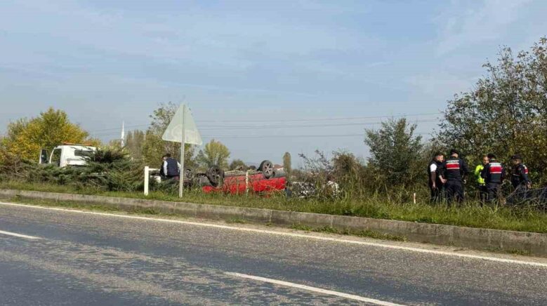 duz yolda direksiyon hakimiyetini kaybetti takla atti 1 yarali myNh4udi