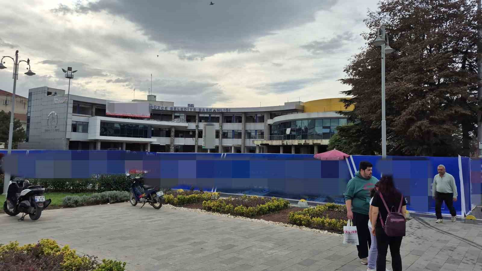 duzcede yikim calismasi suren belediye binasinda yangin uCeHaS6H