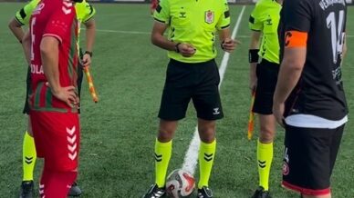 hakemin nezaketi maci golgede birakti IXSq7fUN