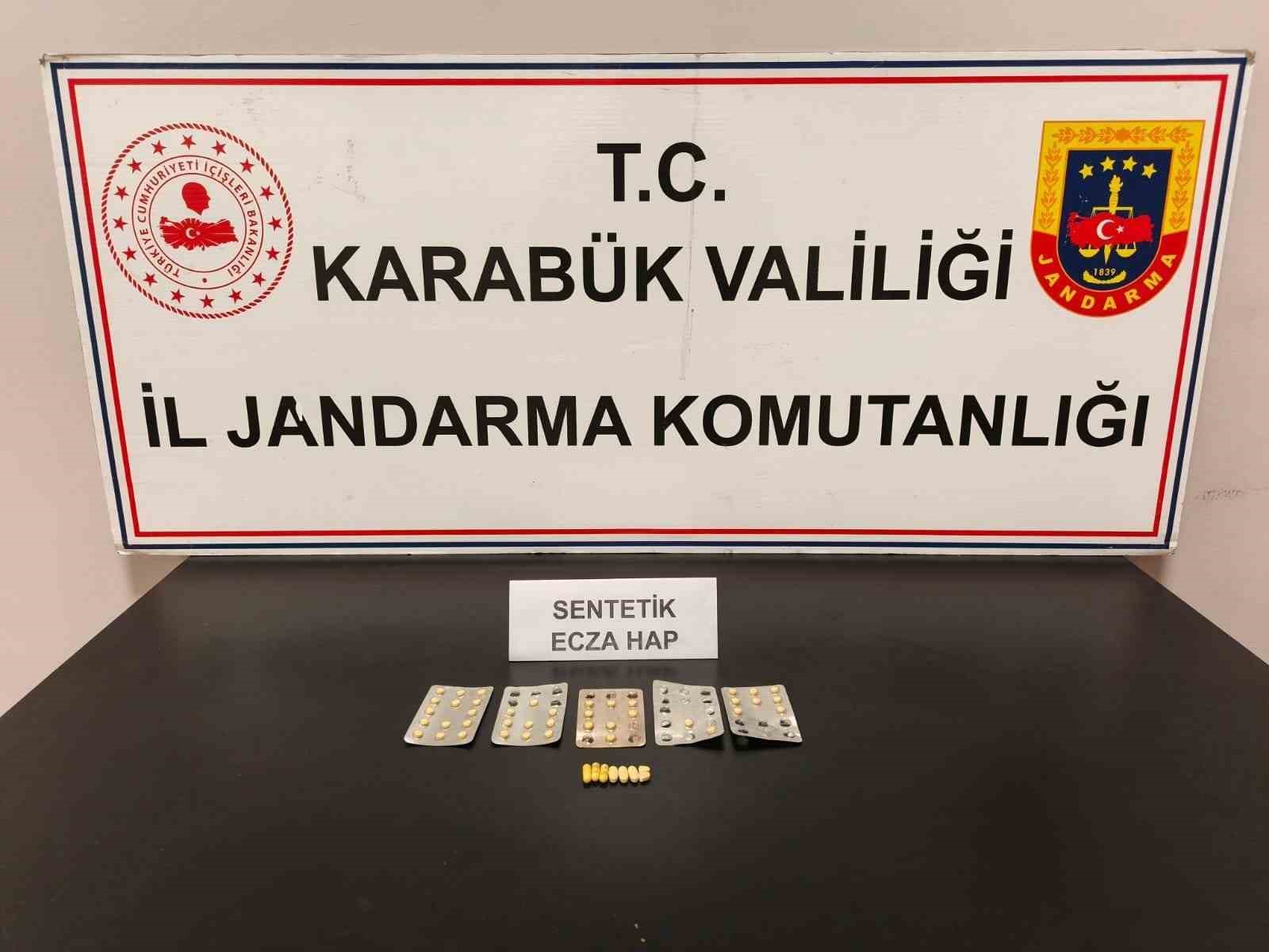 karabukte 47 adet uyusturucu hap ele gecirildi YdAqALfT