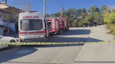 karabukteki ev yangini 1 kisi dumandan etkilendi WtQbrF3c