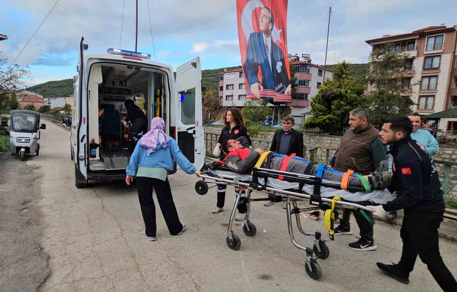 kasksiz motosiklet surucusu kazada yaralandi 2kunPAUH