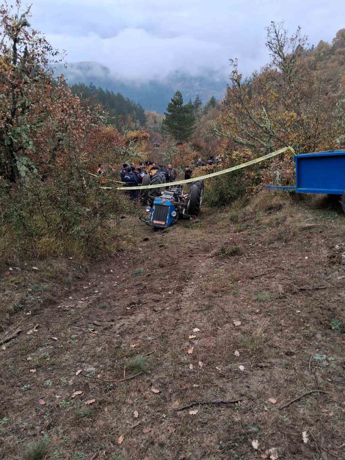 kastamonuda devrilen traktorun surucusu hayatini kaybetti T1yiDGku