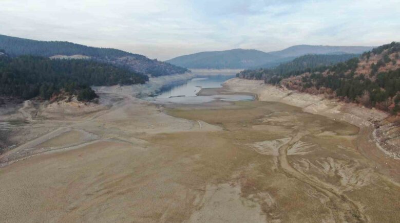 kastamonunun su ihtiyacini karsilayan baraj golunun buyuk kismi kurudu bUhRWxDk