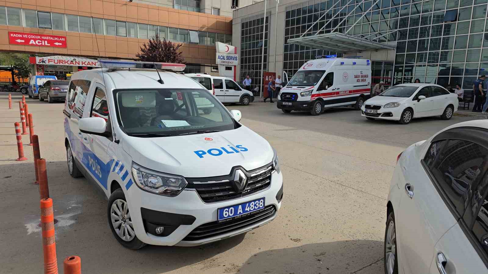 kavgayi ayirmak isteyen amcasini yanlislikla vurarak olumune neden oldu tTdDNRn8