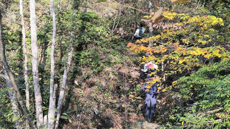 kayip annenin cesedini kuzgunu takip eden vatandaslar bulmus YSjesZzS