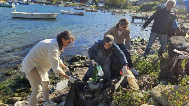 kurucasilede 2 saatte 30 poset cop toplandi XHf3idUC