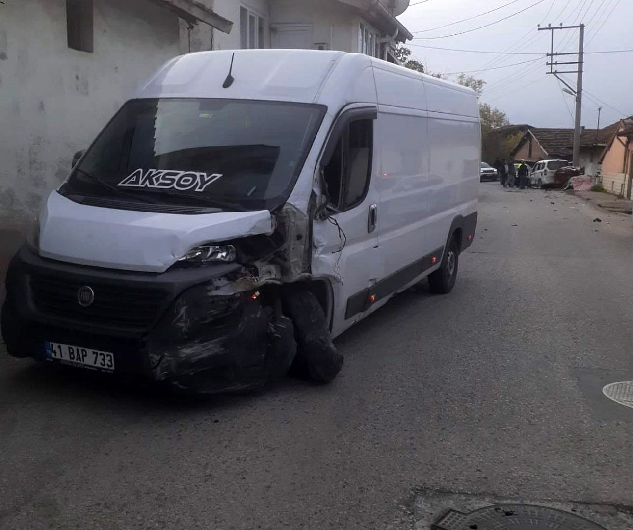 minibus ile hafif ticari arac carpisti 2 yarali CwvMJdUa