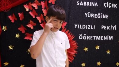 minik ogrencilerden ogretmenlerin kaliplasmis terimleriyle 24 kasim kutlamasi C8FXMfgE