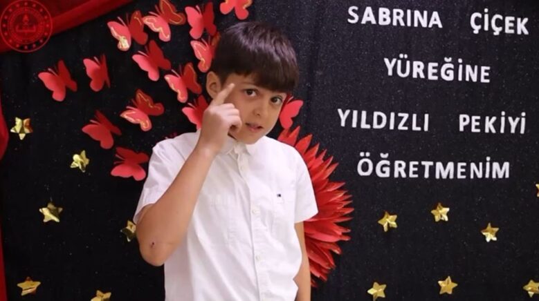 minik ogrencilerden ogretmenlerin kaliplasmis terimleriyle 24 kasim kutlamasi C8FXMfgE