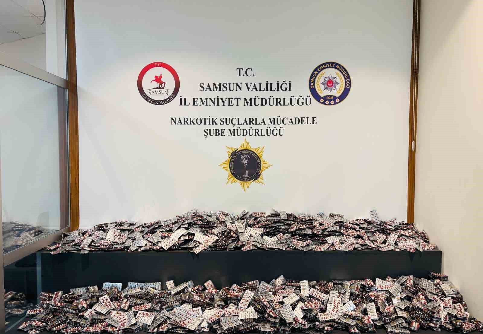 narkotik ekipleri 49 bin uyusturucu hap ele gecirdi JzqyrNiS