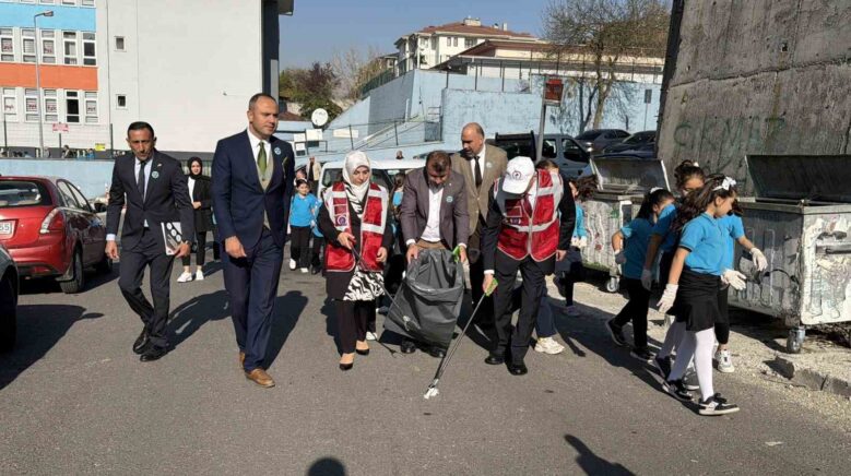 ogrenciler hem eglendi hem temizlik yapti nHmmJNlt