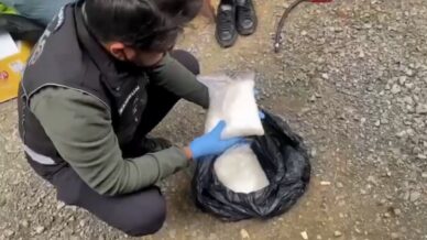 otobus tuvaletinde 2 kilo metamfetamin ele gecirildi otobusu uyusturucu sevki icin kullanmis uMvSESXz