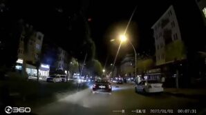 otomobilin altinda kalan kedi telef oldu 8niSY64x