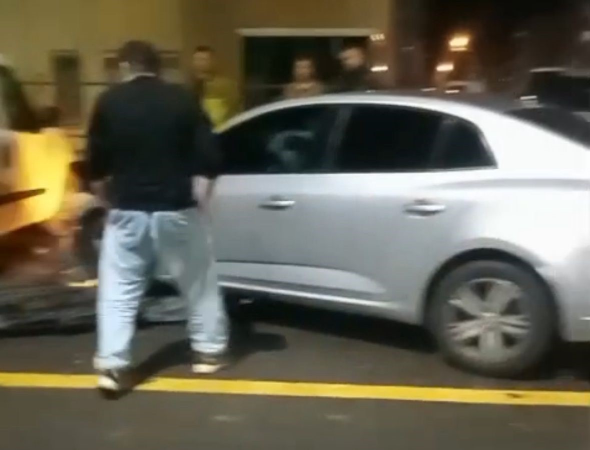 park halindeki araclara carpti babasi sinirlendi kendine zarar verseydin uv5zhyG5