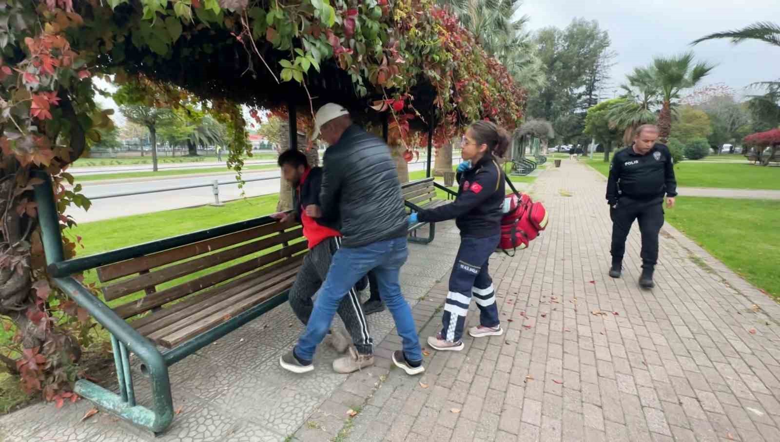 parkta alkol alip sizan sahis hastanelik oldu