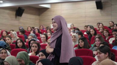 rektor akkaya ile rektor alican genclerle bas basa programinda ogrencilerle bir araya geldi S1TlGRJt