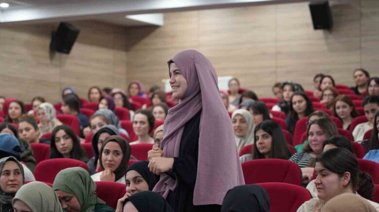 rektor akkaya ile rektor alican genclerle bas basa programinda ogrencilerle bir araya geldi S1TlGRJt