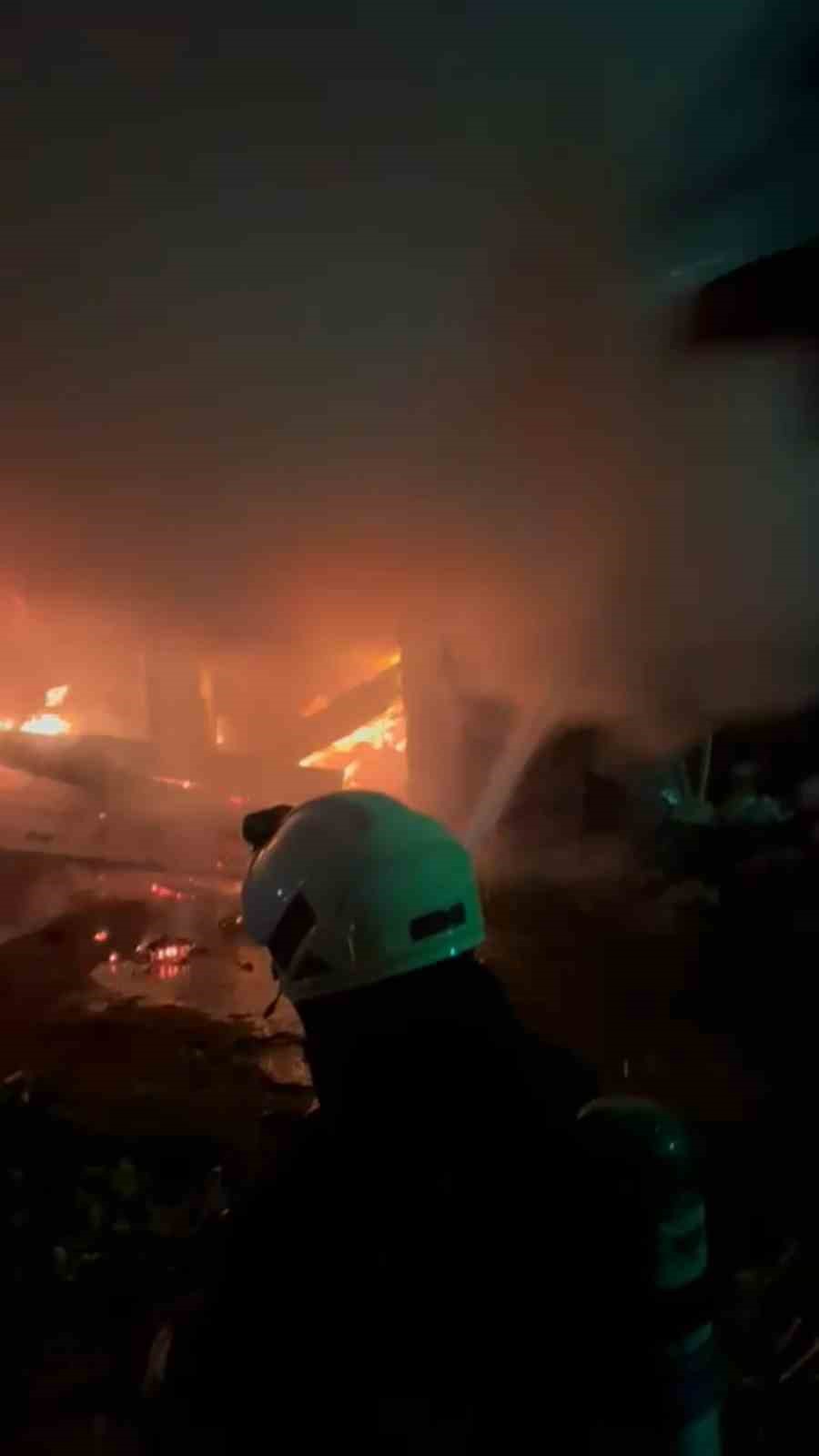 rizede 3 katli binanin komurlugunde yangin panigi qECI8zpE