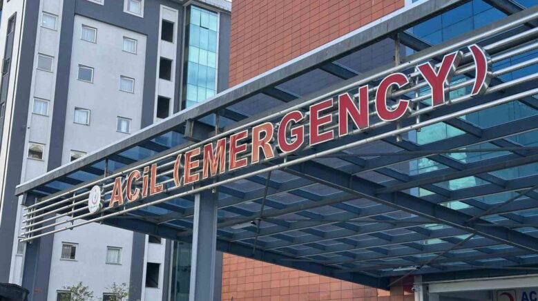 rizede 40 ogrenci yedikleri yemekten zehirlenerek hastaneye kaldirildi p8QHipLL