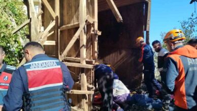 rizede ahsap yapi coktu 1 olu 2 yarali xYbYKyZg