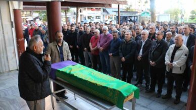 rizede kamyonetin carptigi paramedik icin huzunlu veda QyisAWW6