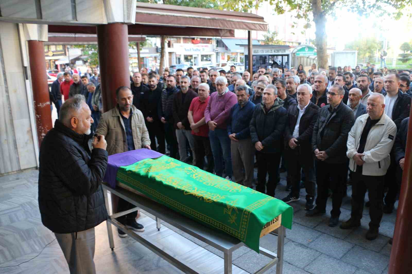 rizede kamyonetin carptigi paramedik icin huzunlu veda QyisAWW6