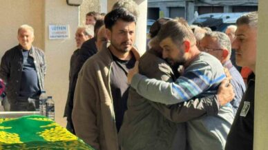 rizede kamyonetin carptigi paramedik son yolculuguna ugurlandi TLt8AQiI