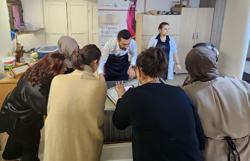 samsun olgunlasma enstitusunde kenevir lifinden geleneksel kagit yapimi egitimi ryRb1Bh5