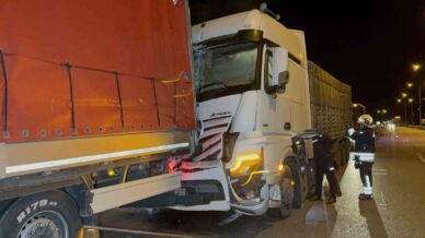 samsunda tirlar carpisti 1 yarali jaz4Tm4Q