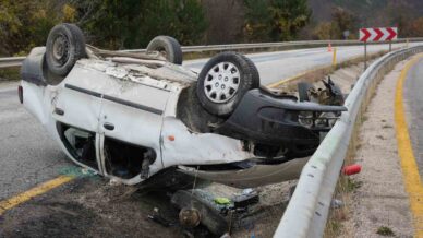 takla atan otomobil alev aldi 2 yarali kbBxeRLM