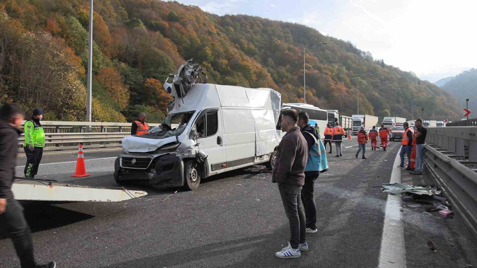 temin bolu gecisinde zincirleme kaza 1 yarali v84pdHzL