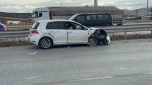 tirin otomobili sikistirdigi kaza ani kamerada 1 yarali 53s2Wycr