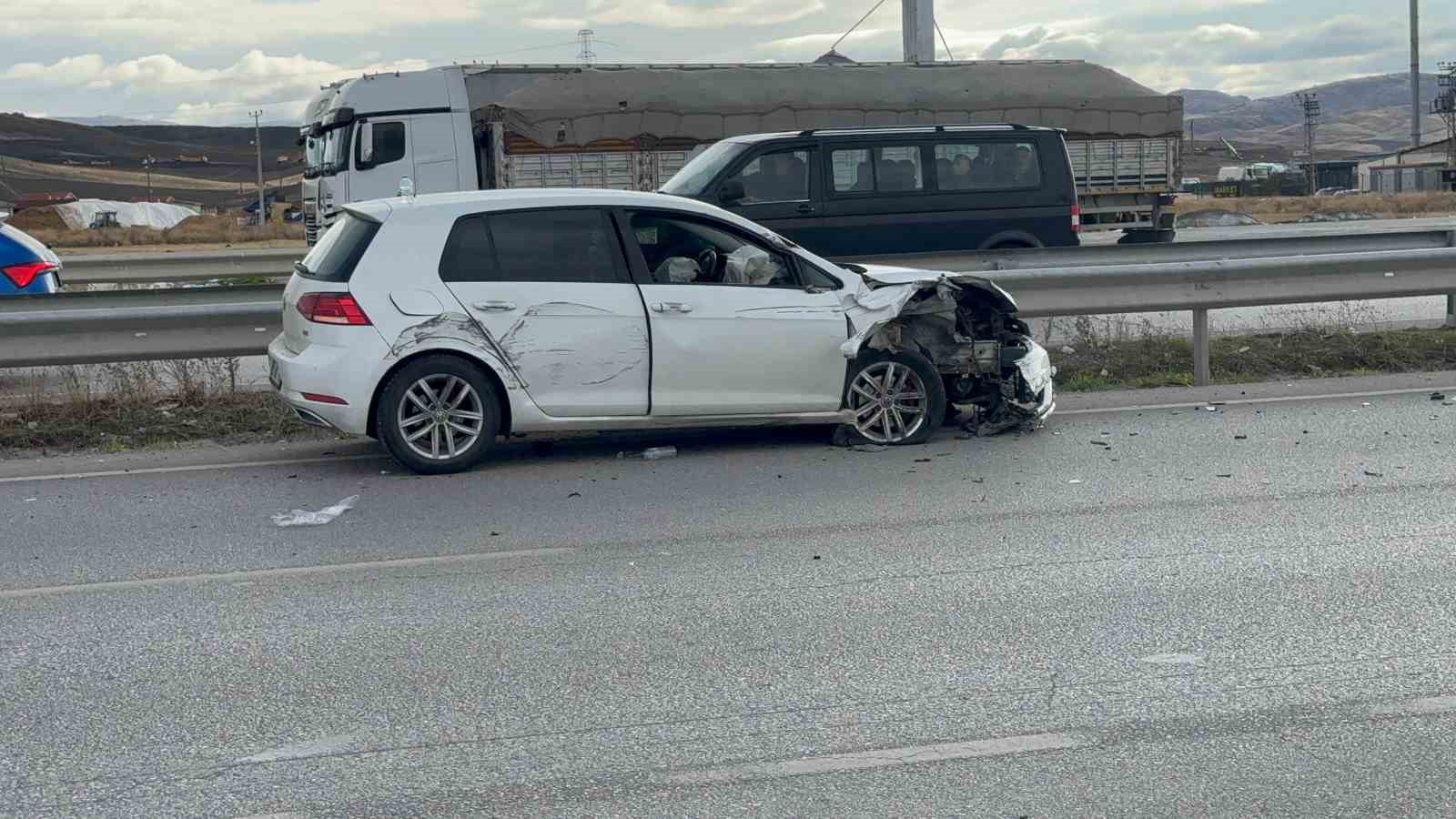 tirin otomobili sikistirdigi kaza ani kamerada 1 yarali YEGHyt6G