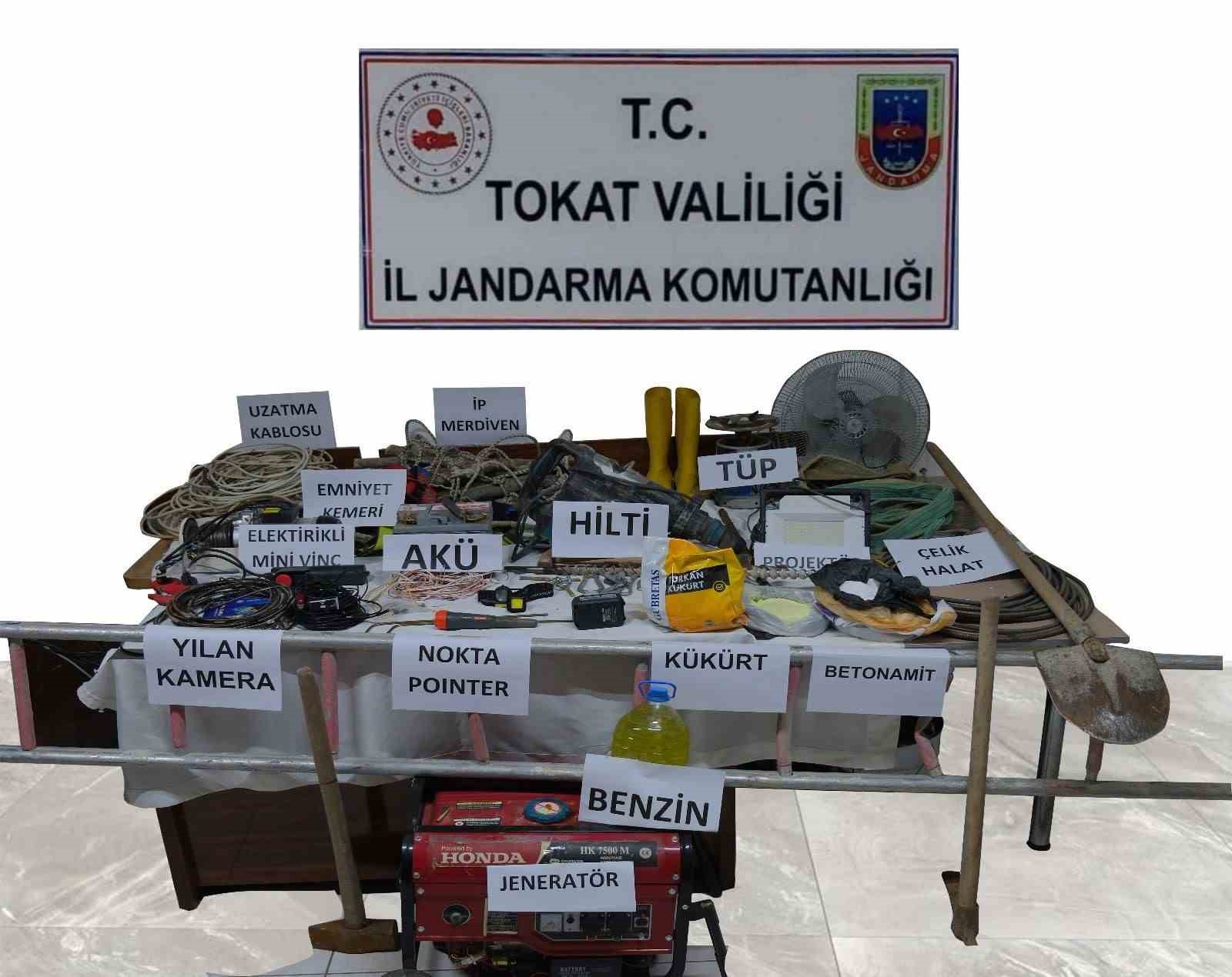 tokatta kacak kazi yapan 3 supheli sucustu yakalandi njI5hfrd