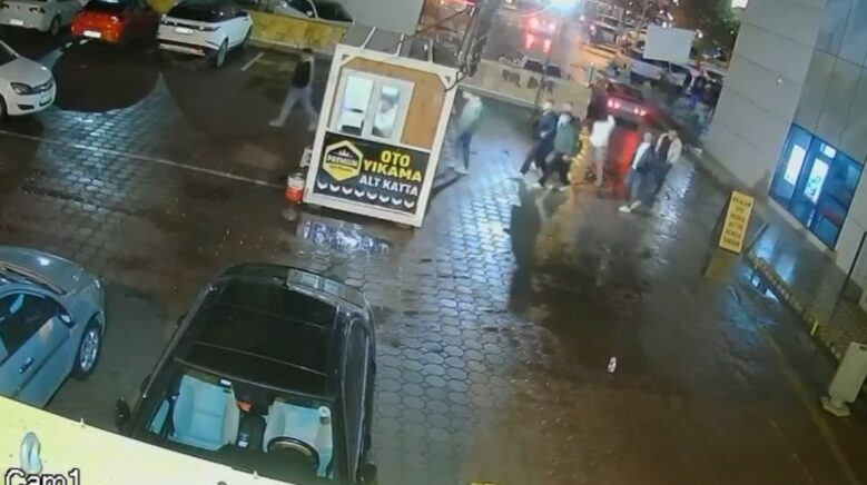 tokatta yan baktin kavgasinda 6 yerinden bicaklanan 23 yasindaki genc hayatini kaybetti OSuORL6q