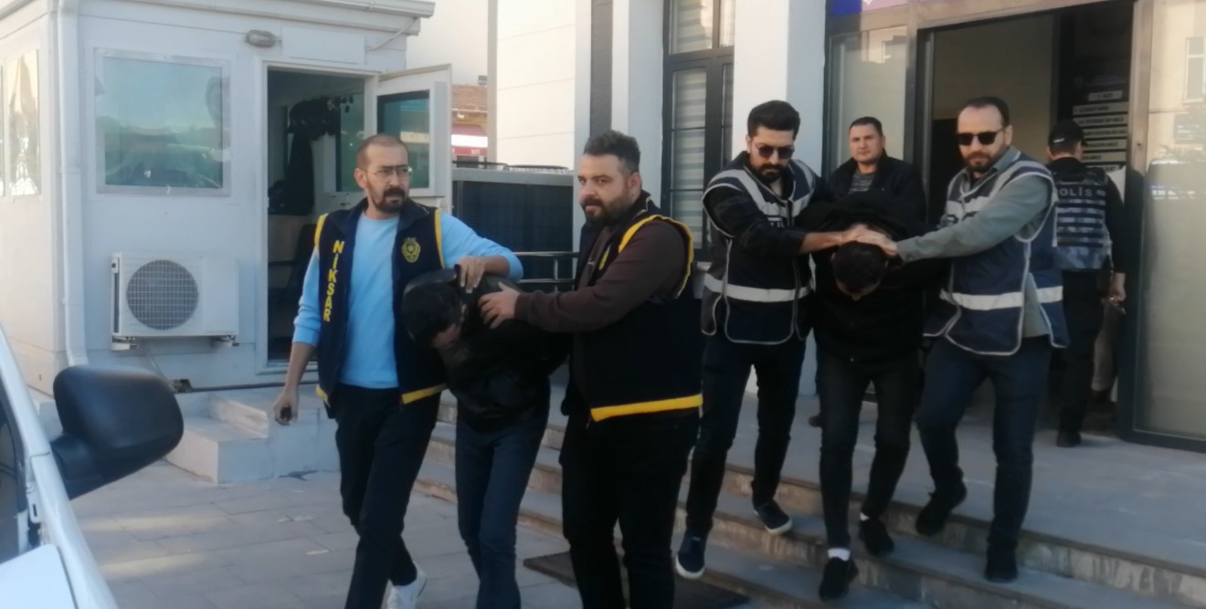 tokatta yasli cifti dolandiran sahte polisler antalyada yakalandi DSjI27MI