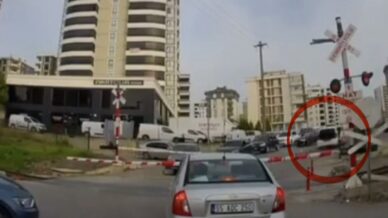 tren yolu hattinda trafik guvenligini tehlikeye dusuren surucuye ceza GRGnv98V