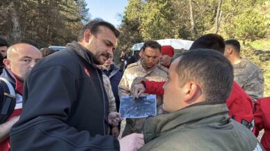 tum ekipler 88 yasindaki orhan amcayi bulmak icin seferber oldu QPuccmul