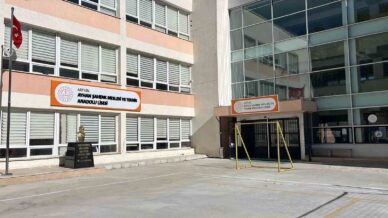 ucurumun kenarindaki okulda egitim yeniden basladi f9rFOSiF